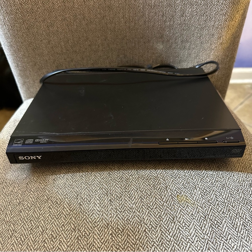 Sony: DVP-SR210P DVD Player Works Great